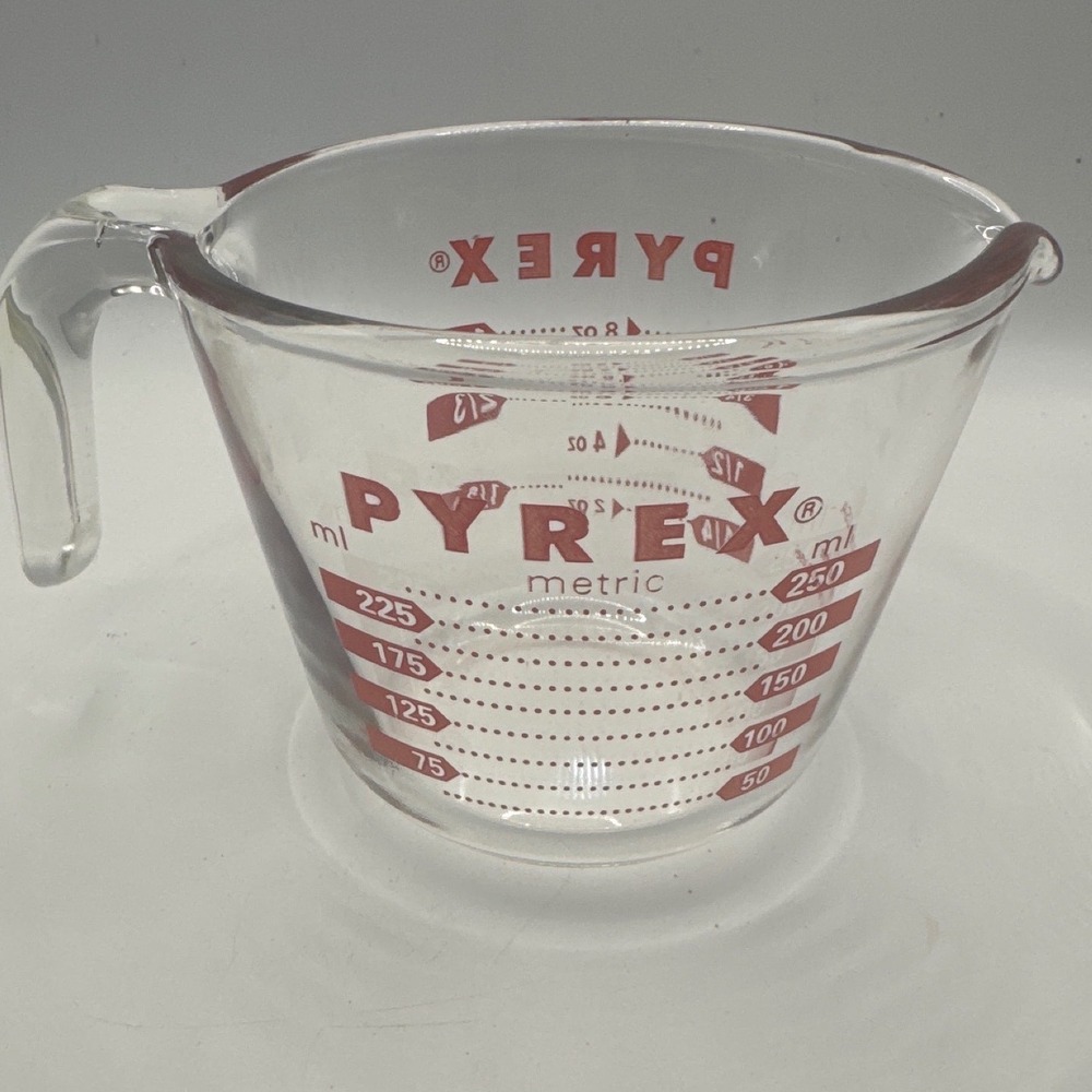 Pyrex 1 Cup Glass Measuring Cup Red Lettering Metric 250ml Clear Glass Spout